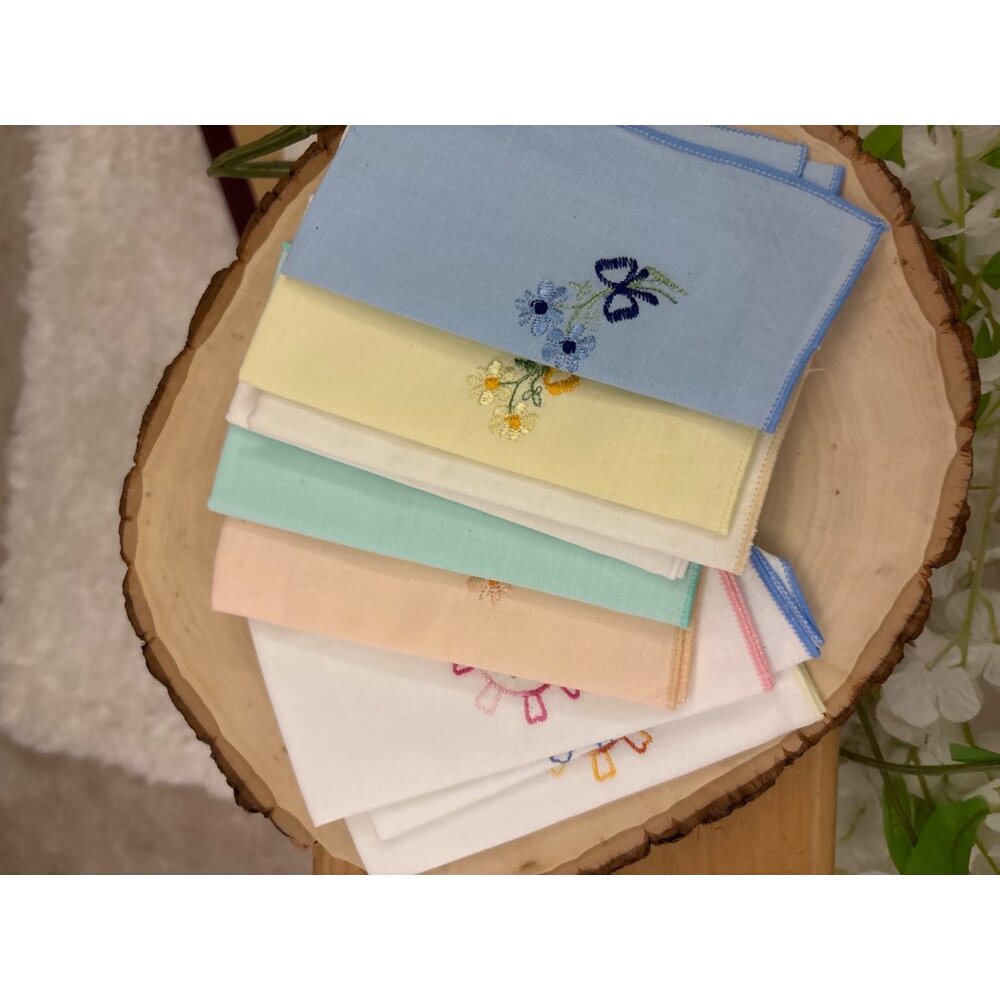 Vintage Embroidered Hankies Lot of 9 Floral Pastel Hankies Cottagecore Bridal - Picture 13 of 14